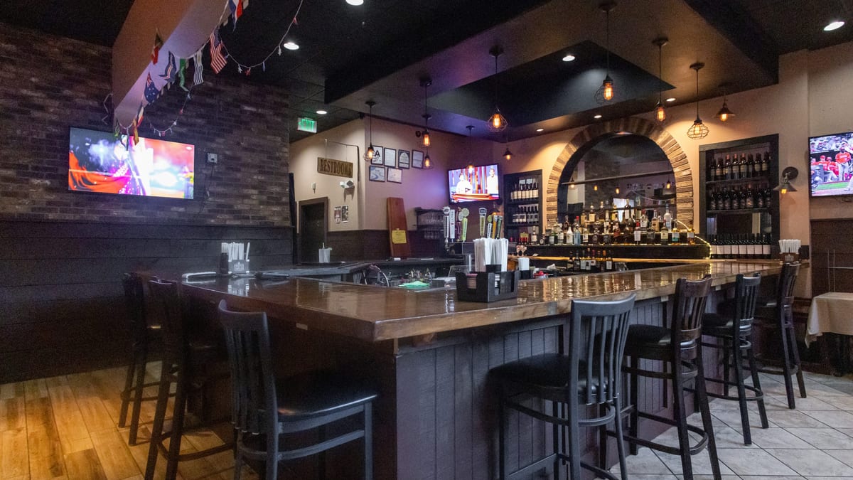 Enjoy our Happy Hour!